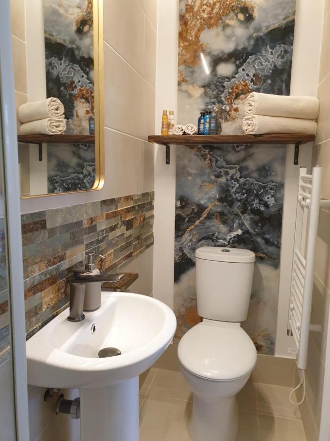 Beautiful Double En-Suite Room, Separate Entrance, Ilford, Central Line Gants Hill, Free Parking Exteriér fotografie