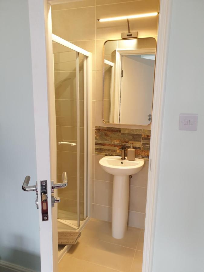Beautiful Double En-Suite Room, Separate Entrance, Ilford, Central Line Gants Hill, Free Parking Exteriér fotografie