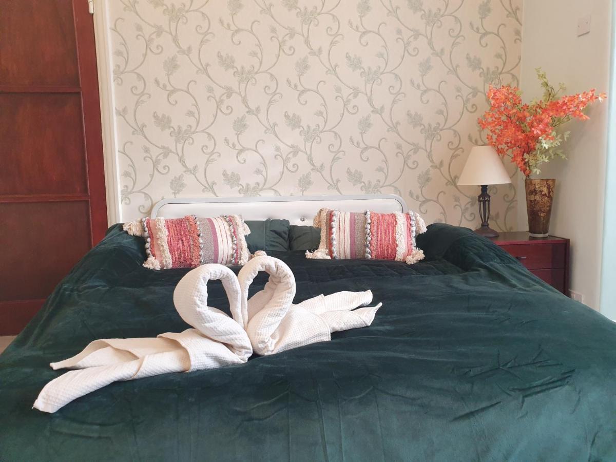 Beautiful Double En-Suite Room, Separate Entrance, Ilford, Central Line Gants Hill, Free Parking Exteriér fotografie