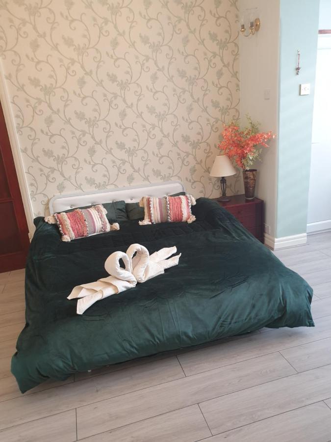 Beautiful Double En-Suite Room, Separate Entrance, Ilford, Central Line Gants Hill, Free Parking Exteriér fotografie