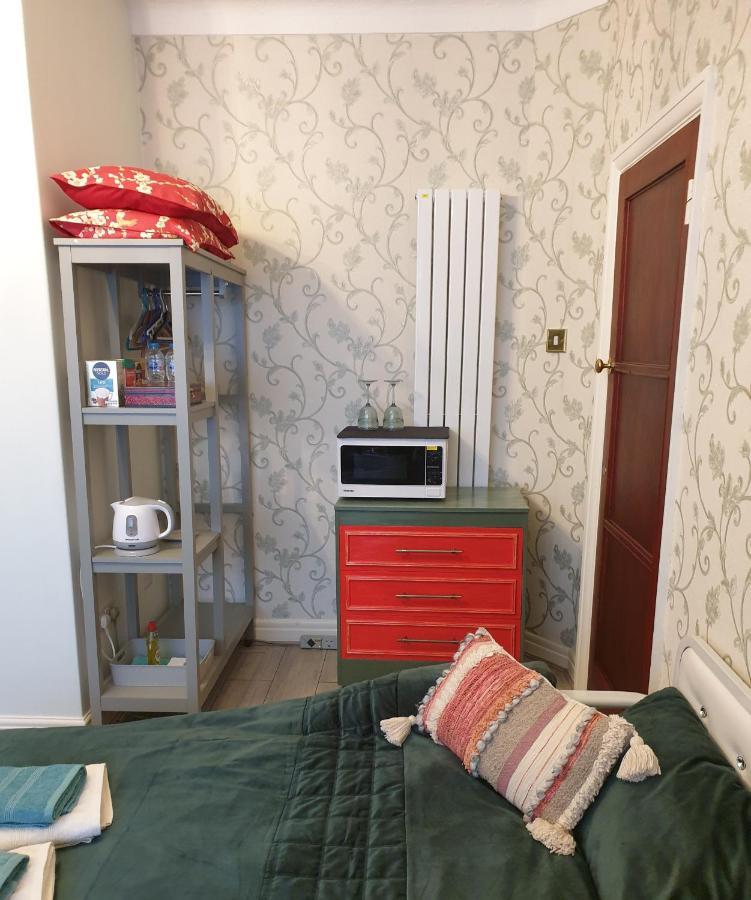 Beautiful Double En-Suite Room, Separate Entrance, Ilford, Central Line Gants Hill, Free Parking Exteriér fotografie
